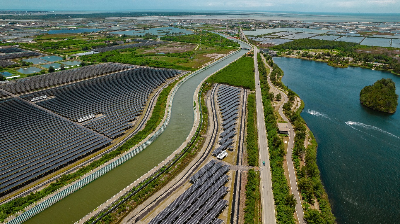友達能源事業提供智慧能源管理、太陽能監控管理、全方位電廠建置及運維解決方案，並擁有管理超過6000案場的經驗