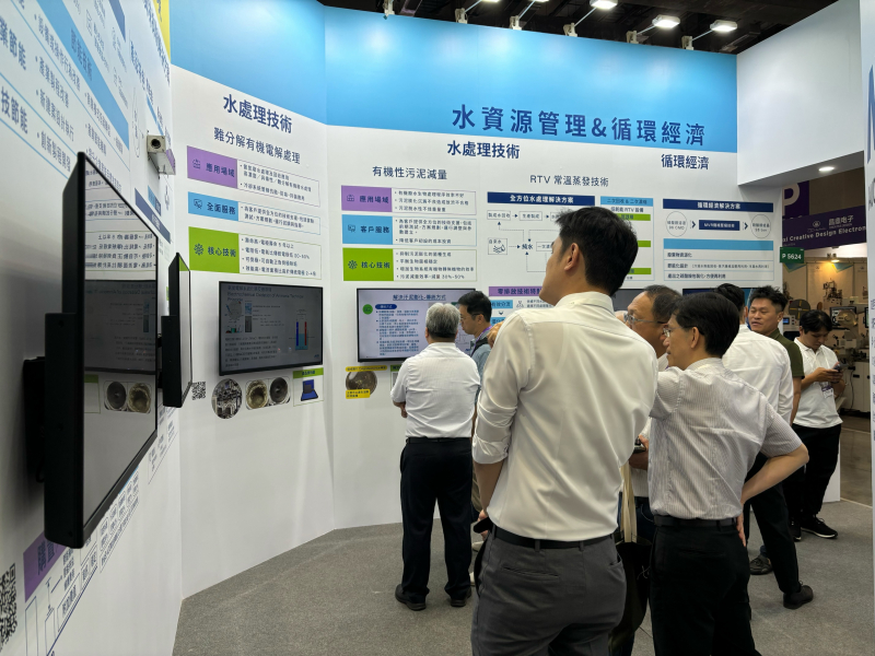 友達以深厚的智慧製造經驗發展永續戰略，積極延伸價值鏈，轉化成可供外界使用的綠色智慧服務，進軍SEMICON Taiwan 2024，提供半導體產業鏈打造AI世代的永續即戰力。